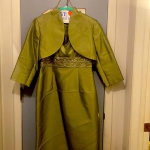 Olive green very silky, Adrianna Papell
